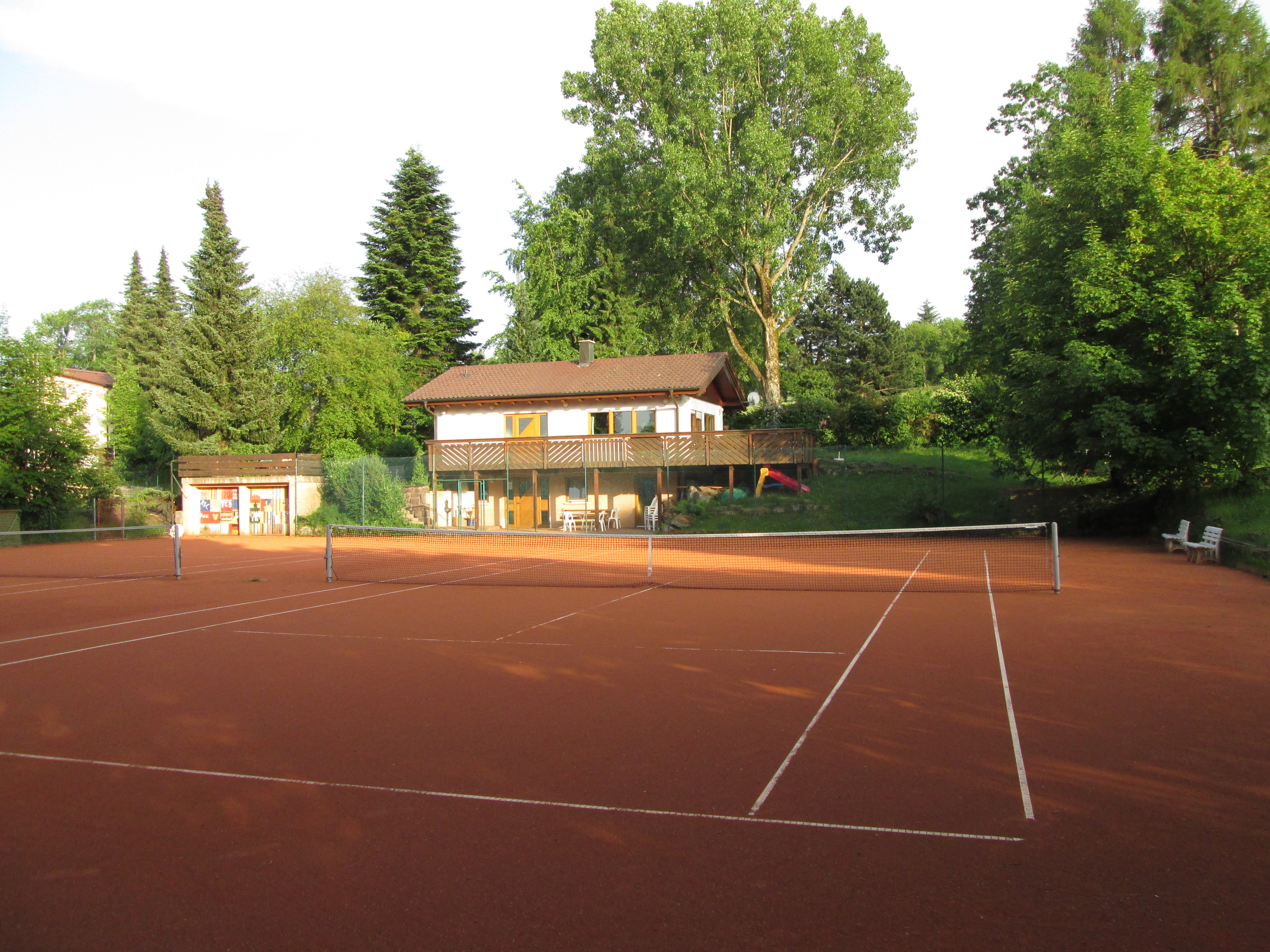 Tennisplatz Dobel